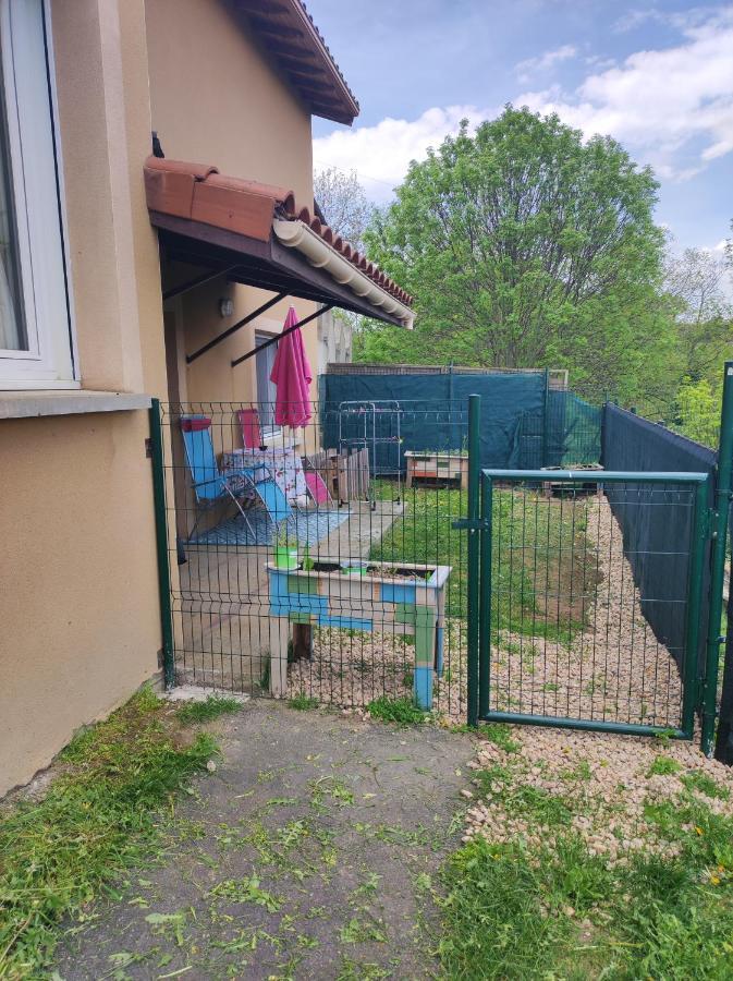 F2 Exterieur Lit King Size Lägenhet Brives-Charensac Exteriör bild